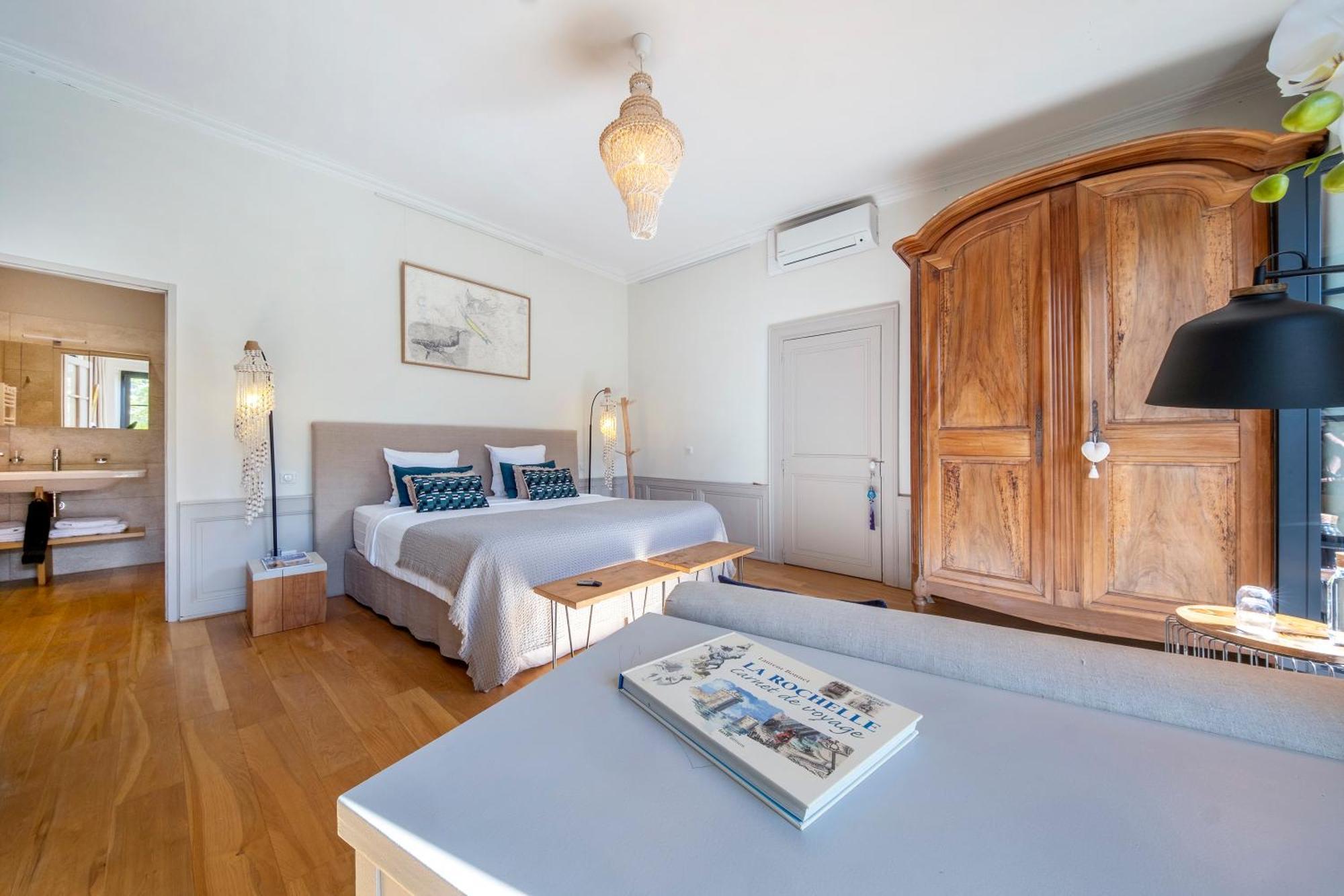 Escale Rochelaise, Gite Urbain Avec Spa Bain Nordique Et Sauna Tonneau La Rochelle  Kültér fotó